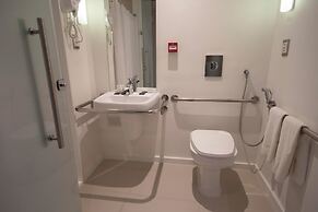 Bugan Recife Boa Viagem Hotel - by Atlantica