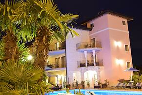 Residenza Le Due Torri Apartments