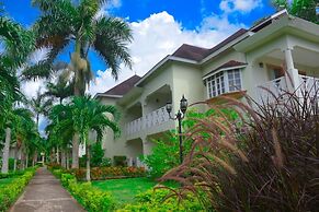 Coral Seas Beach Resort