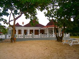Coral Seas Beach Resort
