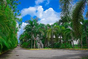 Coral Seas Beach Resort