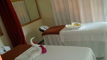 Coral Seas Beach Resort