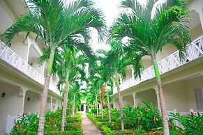 Coral Seas Beach Resort