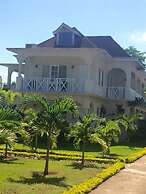 Coral Seas Beach Resort