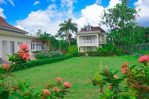 Coral Seas Beach Resort