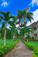 Coral Seas Beach Resort