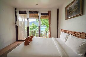 Phi Phi Cozy Seafront Resort