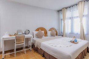 Phi Phi Cozy Seafront Resort