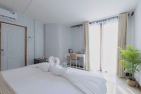 Phi Phi Cozy Seafront Resort