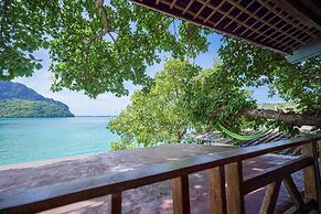 Phi Phi Cozy Seafront Resort