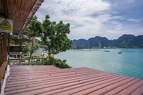 Phi Phi Cozy Seafront Resort