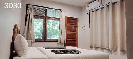 Phi Phi Cozy Seafront Resort