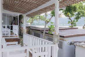 Phi Phi Cozy Seafront Resort