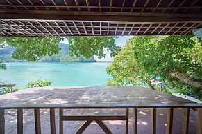 Phi Phi Cozy Seafront Resort