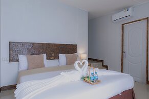 Phi Phi Cozy Seafront Resort