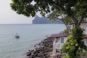 Phi Phi Cozy Seafront Resort