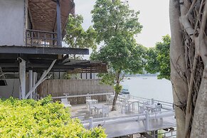 Phi Phi Cozy Seafront Resort