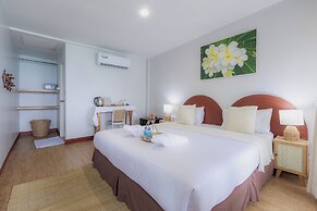 Phi Phi Cozy Seafront Resort