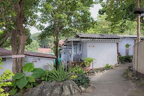 Phi Phi Cozy Seafront Resort