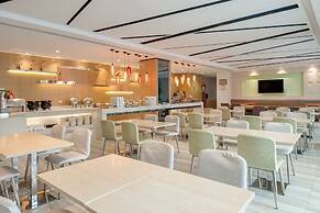Holiday Inn Express Shanghai Gongkang by IHG