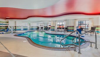 Holiday Inn Express & Suites Eureka by IHG