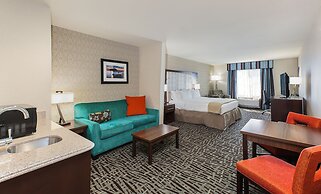 Holiday Inn Express & Suites Eureka by IHG