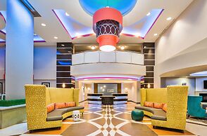 Holiday Inn Express & Suites Eureka by IHG