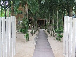 La Salangane Caalan Beach Villa