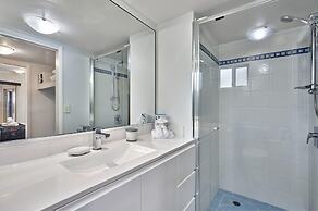 North Cove Waterfront Suites