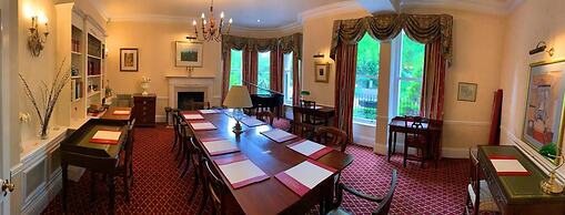 Haley's Hotel & Restaurant