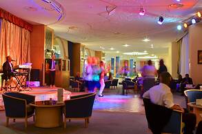 Royal Garden Palace (Families and Couples)