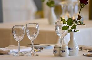 Royal Garden Palace (Families and Couples)