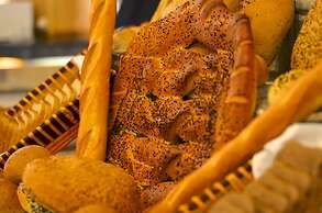 Royal Garden Palace (Families and Couples)