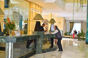 Royal Garden Palace (Families and Couples)