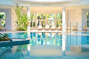 Royal Garden Palace (Families and Couples)