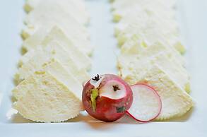 Royal Garden Palace (Families and Couples)