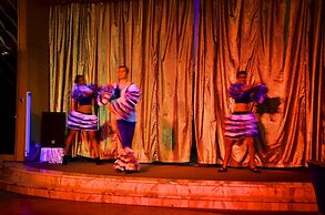 Royal Garden Palace (Families and Couples)