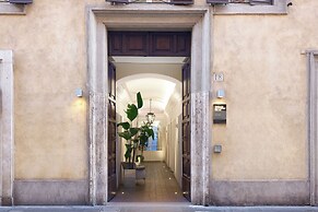 Terrace Pantheon Relais