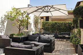 Terrace Pantheon Relais