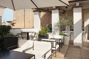 Terrace Pantheon Relais