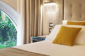 Terrace Pantheon Relais