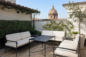 Terrace Pantheon Relais