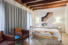 Petit Palace Hotel Tres