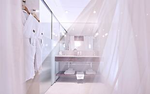 Petit Palace Hotel Tres