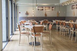 Petit Palace Hotel Tres