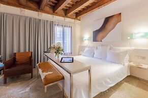 Petit Palace Hotel Tres