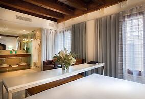 Petit Palace Hotel Tres