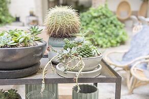 Petit Palace Hotel Tres