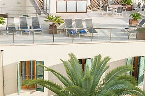 Petit Palace Hotel Tres