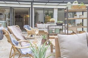 Petit Palace Hotel Tres